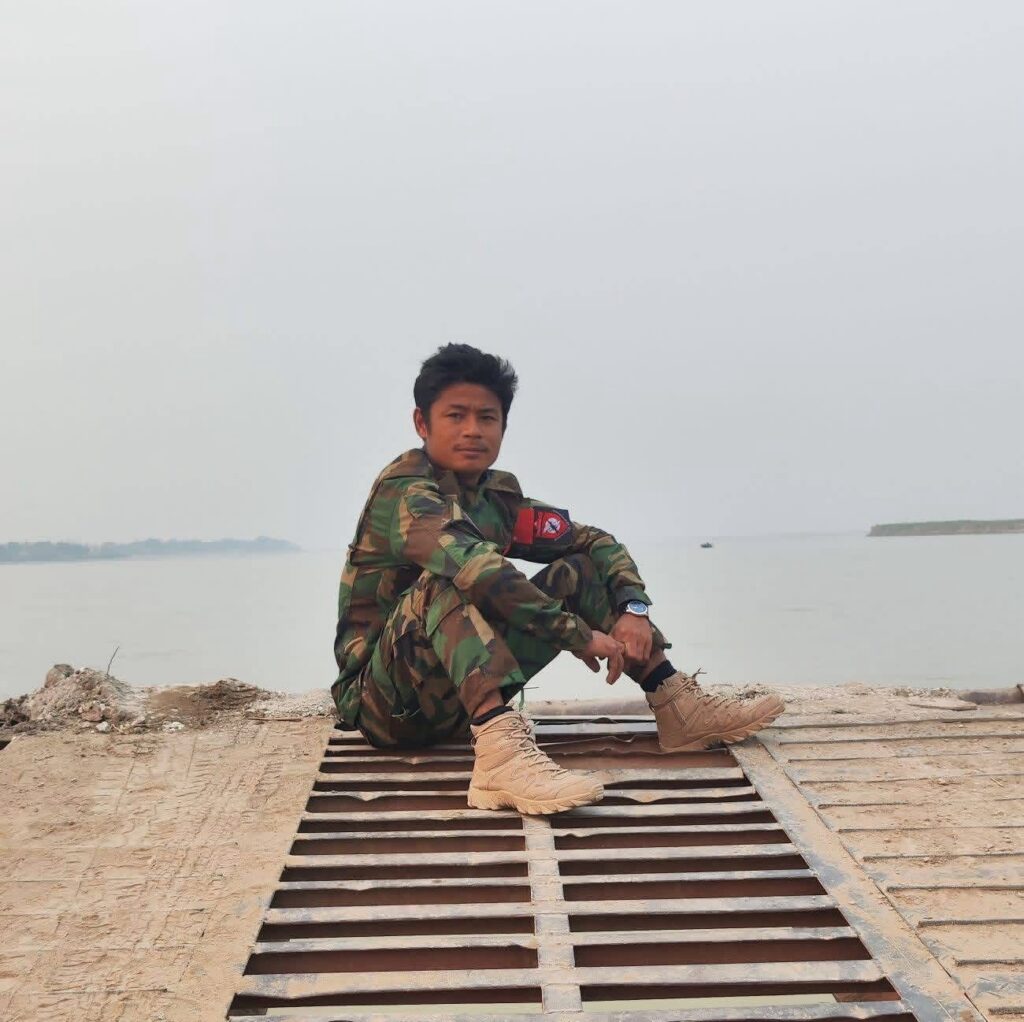 စစ်ကိုင်းတိုင်း၊ စစ်ကိုင်းမြို့နယ်တွင် လှုပ်ရှားသည့် ဆားတောင်မိုးကြိုးအဖွဲ့ခေါင်းဆောင် ကိုမိုးကြိုး (ဓါတ်ပုံ - ပေးပို့)